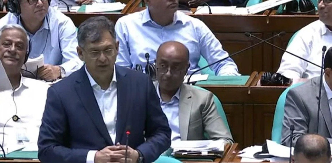 পুলিশ বাহিনীতে ১৪ হাজার ৪০০ নতুন পদ সৃজনের উদ্যোগ: জানালেন স্বরাষ্ট্রমন্ত্রী