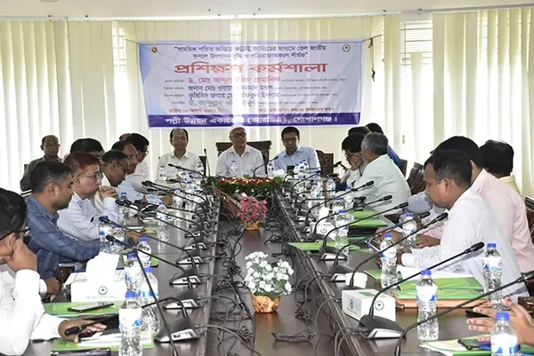 পতিত জমিতে তেলজাতীয় ফসলের চাষাবাদ ও প্রক্রিয়াজাতকরণে গোপালগঞ্জ আরডিএ-র কর্মশালা