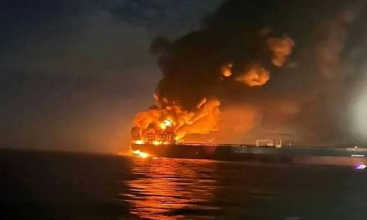 হরমুজ প্রণালীতে সামুদ্রিক মাইন বিস্ফোরণে অচল বিশাল সুপারট্যাংকার, আইআরজিসির কঠোর হুঁশিয়ারি