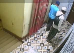 ফেনীতে গৃহবধূকে জিম্মি করে ১০ লাখ টাকা ও স্বর্ণালংকার লুট: সিসিটিভি ফুটেজ ভাইরাল