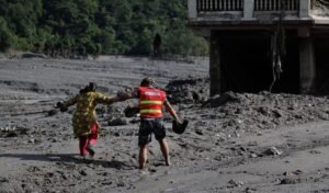 বন্যায় নিখোঁজদের সন্ধানে ৮ দেশের সহায়তার প্রস্তাব প্রত্যাখ্যান করল নেপাল