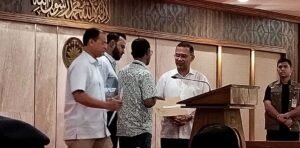 জুলাই শহীদ ও গুমের শিকার পরিবারের ৭৪ জনকে চাকরির নিয়োগপত্র দিলেন প্রধানমন্ত্রী
