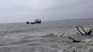 বঙ্গোপসাগরে ট্রলারডুবির ঘটনায় নিখোঁজ পাঁচ জেলের উদ্ধার অভিযান সম্পন্ন