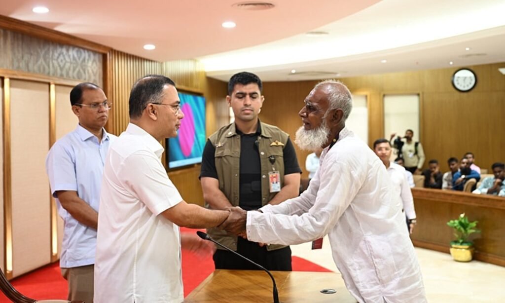 জুলাই বিপ্লব ও গুম-খুনের শিকার ৭৪ পরিবারের সদস্যদের হাতে নিয়োগপত্র তুলে দিলেন প্রধানমন্ত্রী