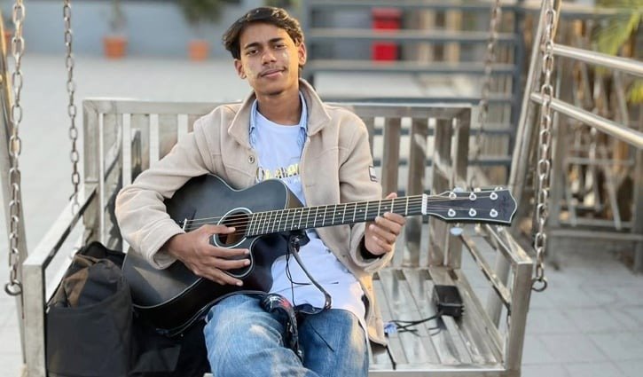 মিয়ানমারে ফেরার আকুতি নিয়ে গান গাওয়া শিল্পীর কানাডায় পাড়ি, ক্যাম্পে বাড়ছে তৃতীয় দেশে যাওয়ার প্রবণতা