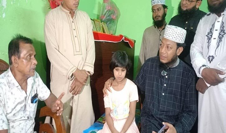 কলকাতায় অগ্নিকাণ্ডে নিহত সাংবাদিক দেবাশীষের পরিবারের পাশে দাঁড়ালেন এমপি আমির হামজা