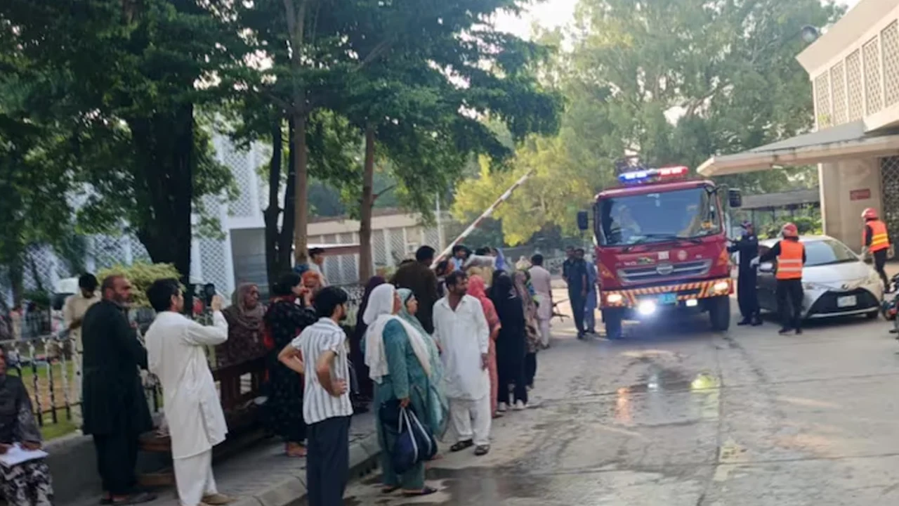 ইসলামাবাদের হাসপাতালে অগ্নিকাণ্ড: ১৫ নবজাতকের মর্মান্তিক মৃত্যু