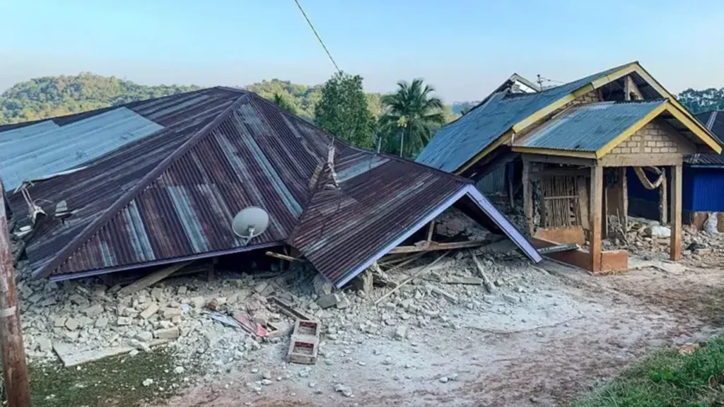 ইন্দোনেশিয়ার ফ্লোরেস দ্বীপে শক্তিশালী ভূমিকম্পে ৪৭ জনের মৃত্যু, চলছে উদ্ধারকাজ