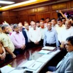 জেবিএবির নবনির্বাচিত সভাপতি-সাধারণ সম্পাদকের সোনালী ব্যাংকের এমডির সঙ্গে ফুলেল শুভেচ্ছা বিনিময়