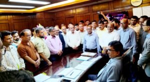 জেবিএবির নবনির্বাচিত সভাপতি-সাধারণ সম্পাদকের সোনালী ব্যাংকের এমডির সঙ্গে ফুলেল শুভেচ্ছা বিনিময়