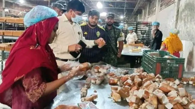 নোয়াখালীতে পচা ডিম ও নোংরা শিরায় খাদ্যপণ্য উৎপাদন: রুচিকা ফুডকে জরিমানা