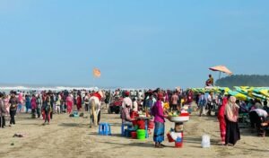 টানা ছুটিতে পর্যটকদের পদচারণায় মুখর কক্সবাজার, হোটেল বুকিং ৯০ শতাংশ