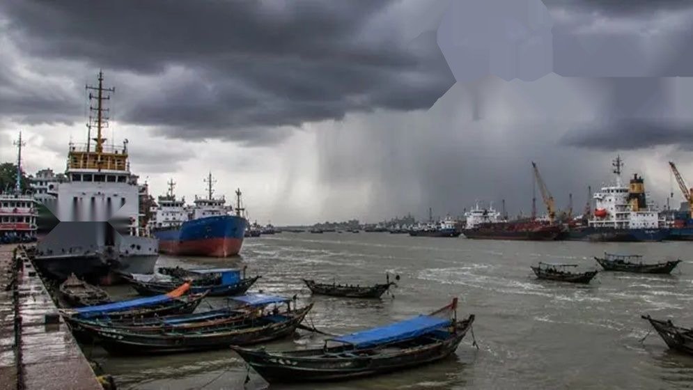সাগরে নিম্নচাপের প্রভাব: দেশের আট বিভাগে বৃষ্টির পূর্বাভাস ও তাপমাত্রা কমার শঙ্কা