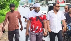 পাবনার ঈশ্বরদীতে কাফনের কাপড় জড়িয়ে অস্ত্র হাতে মহড়া, সাবেক ছাত্রদল নেতা আটক