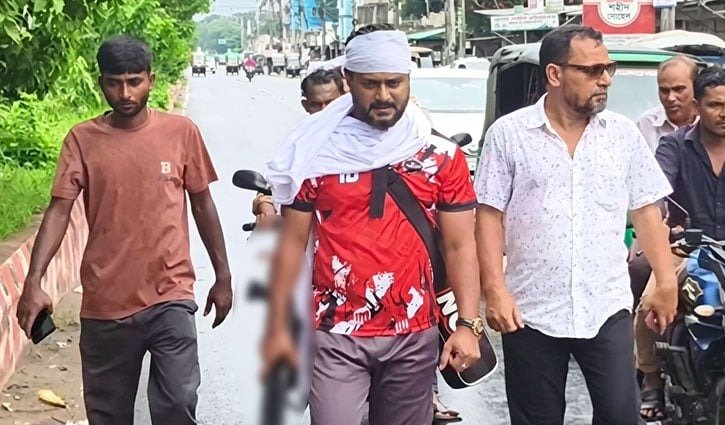 পাবনার ঈশ্বরদীতে কাফনের কাপড় জড়িয়ে অস্ত্র হাতে মহড়া, সাবেক ছাত্রদল নেতা আটক