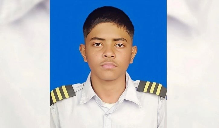 গাজীপুরে স্কুলছাত্র নিখোঁজ: বিদ্যালয়ের পাশের ছাদে মিলল রক্তমাখা পোশাক