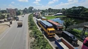 ঢাকা-চট্টগ্রাম মহাসড়কে ২৪ ঘণ্টা পর স্বাভাবিক যান চলাচল
