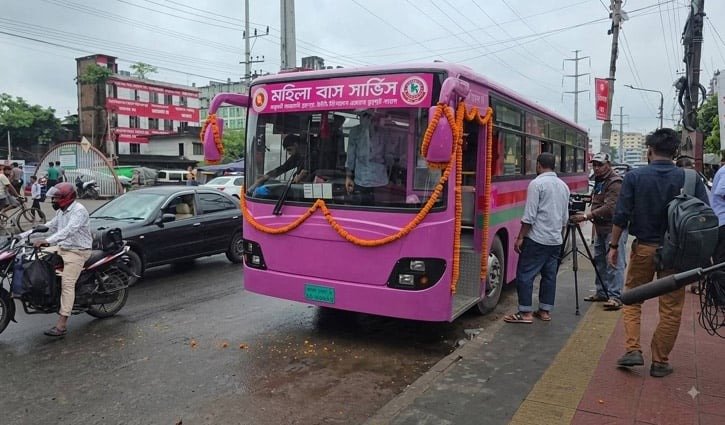 চট্টগ্রামে নারীদের জন্য বিশেষ গোলাপি বাস সার্ভিসের যাত্রা শুরু