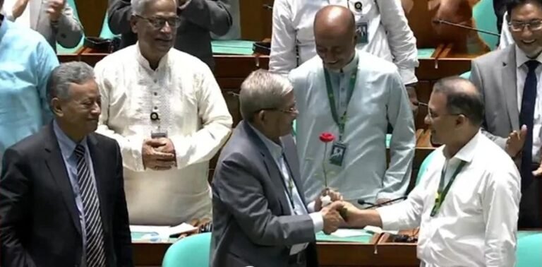 দেশের ২৩তম রাষ্ট্রপতি নির্বাচিত মির্জা ফখরুল, প্রধানমন্ত্রী দিলেন লাল গোলাপের শুভেচ্ছা
