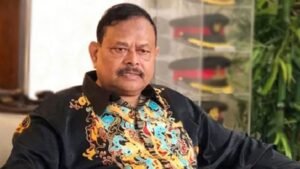 সাবেক সেনাপ্রধান আজিজ আহমেদকে দেশে ফেরাতে ইন্টারপোলে রেড নোটিশের আবেদন