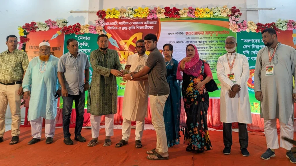 নীলফামারীর সৈয়দপুরে জিপিএ-৫ প্রাপ্ত ২২৫ কৃতি শিক্ষার্থীকে সংবর্ধনা