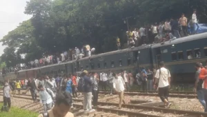 সীতাকুণ্ডে পর্যটকের ঢল: রেলসেবার অব্যবস্থাপনায় চরম ভোগান্তি ও নিরাপত্তা ঝুঁকি