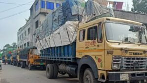 পদ্মার তীব্র স্রোতে নাজিরগঞ্জ-ধাওয়াপাড়া রুটে ফেরি চলাচল বন্ধ