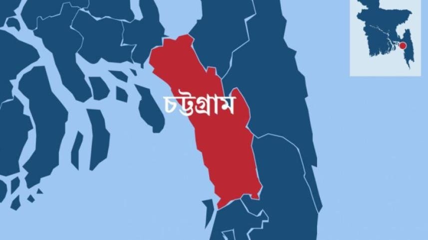 চট্টগ্রামে বিয়ের অনুষ্ঠান থেকে ফেরার পথে কাভার্ড ভ্যানের ধাক্কায় ৪ জনের মৃত্যু