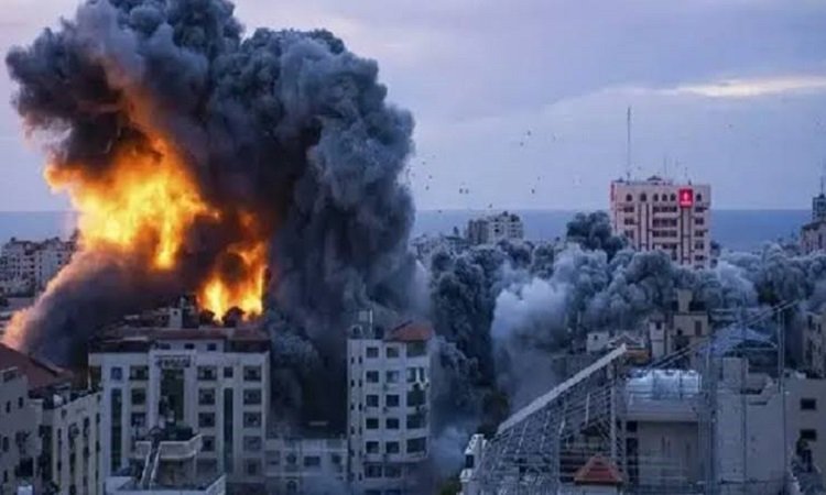 দক্ষিণ লেবাননে ইসরায়েলি বাহিনীর রাতভর গোলাবর্ষণ, বাড়ছে সর্বাত্মক যুদ্ধের আতঙ্ক