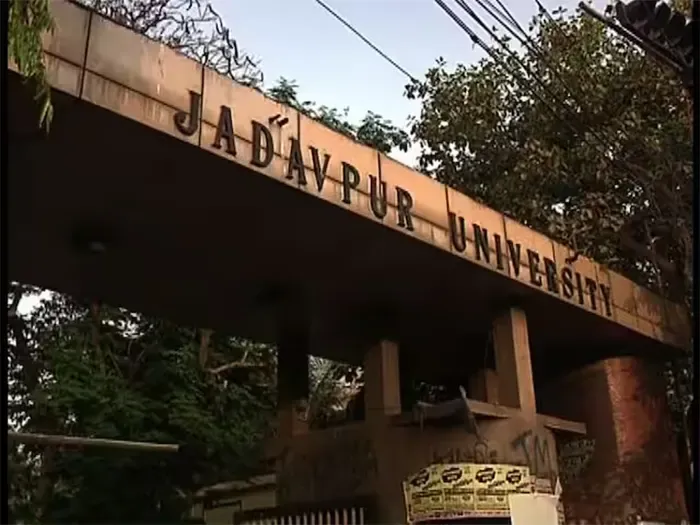 যাদবপুর বিশ্ববিদ্যালয়ে দেওয়াল লিখন নিয়ে টানাপোড়েন, রাতের অন্ধকারে মুছে ফেলার অভিযোগ