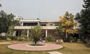 মাত্র ২০০ টাকায় থাকার সুবিধা, তবুও কেন ফাঁকা থাকছে ওয়েজ আর্নার্স সেন্টার?