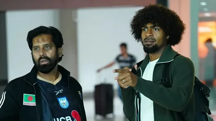 জাকার্তায় বাংলাদেশ ফুটবল দলের সঙ্গে যোগ দিলেন হামজা