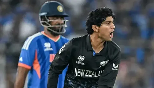বিজ্ঞাপনের শুটিংয়ে কাঁধে চোট