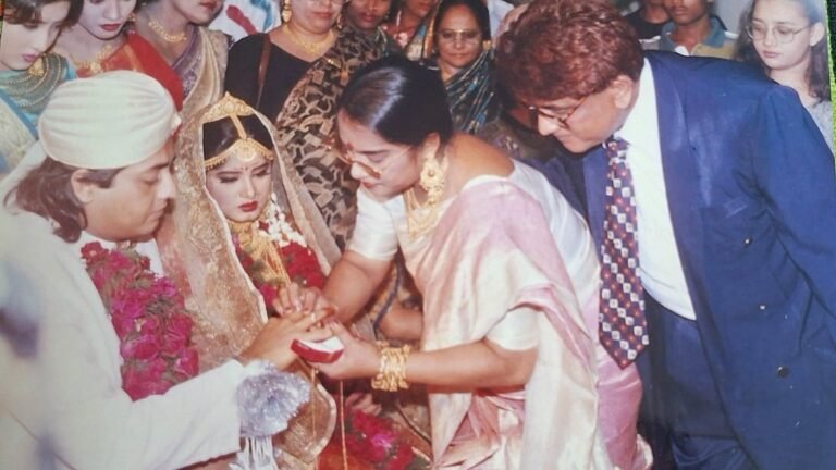 তিন দশকের দাম্পত্য: মৌসুমীর প্রতি ভালোবাসার কথা জানালেন ওমর সানী