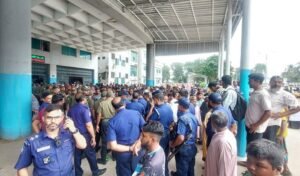 বগুড়া শজিমেক হাসপাতালে ইন্টার্ন চিকিৎসকদের কর্মবিরতি অব্যাহত: দ্বিতীয় দিনে অচলাবস্থা