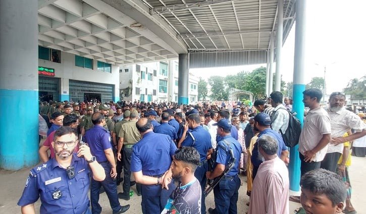 বগুড়া শজিমেক হাসপাতালে ইন্টার্ন চিকিৎসকদের কর্মবিরতি অব্যাহত: দ্বিতীয় দিনে অচলাবস্থা