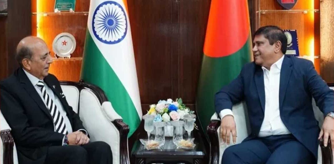 প্রতিরক্ষা উপদেষ্টার সঙ্গে ভারতীয় হাইকমিশনারের সৌজন্য সাক্ষাৎ ও দ্বিপাক্ষিক আলোচনা