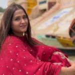 বিহার শরিফে কাজল রাঘবানিকে দেখতে ভিড়, ভাঙল গাড়ির কাচ