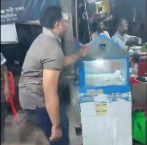 প্রেক্ষাপট: অস্বাভাবিক আচরণের ভিডিও ভাইরাল: নৌ পুলিশের এএসআই প্রত্যাহার