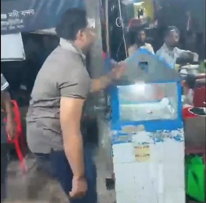 প্রেক্ষাপট: অস্বাভাবিক আচরণের ভিডিও ভাইরাল: নৌ পুলিশের এএসআই প্রত্যাহার