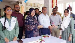 মাইলস্টোন কলেজে বর্ণিল আয়োজনে একাদশ শ্রেণির নবীনবরণ