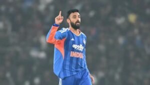 ইনজুরিতে পড়ে এশিয়ান গেমসে অনিশ্চিত বরুণ চক্রবর্তী