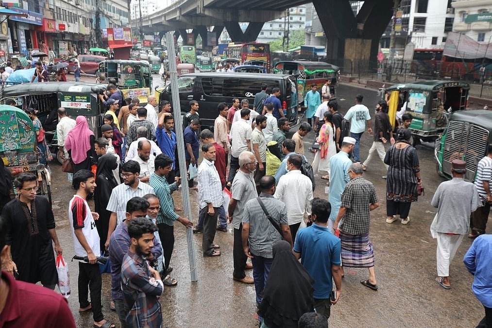 চট্টগ্রামে ভাড়া বাড়ানোর দাবিতে ৩ নম্বর রুটের মিনিবাস চলাচল বন্ধ, ভোগান্তিতে যাত্রীরা
