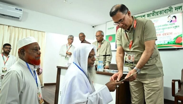ঢাকা-১৭ আসনের মসজিদ ও মন্দিরে প্রধানমন্ত্রীর আর্থিক অনুদান প্রদান