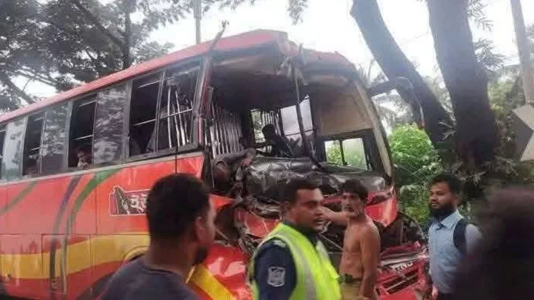 ফেনীতে ঢাকা-চট্টগ্রাম মহাসড়কে দুই সড়ক দুর্ঘটনায় চারজনের প্রাণহানি