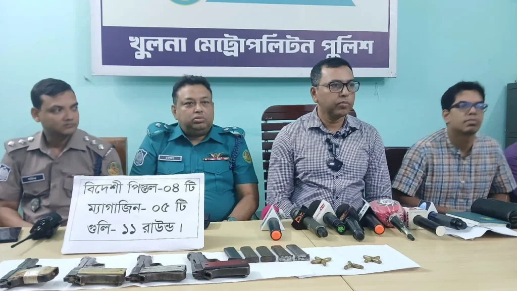খুলনায় অস্ত্র উদ্ধার: দুই যুবক গ্রেপ্তার