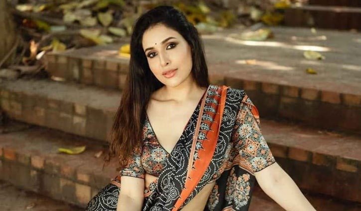 জন্মদিনে ঘুরে দাঁড়ানোর গল্প শোনালেন অভিনেত্রী স্নিগ্ধা চৌধুরী