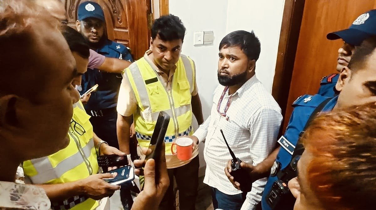 নাটোরে শিশুর আঙুল বিচ্ছিন্ন: পুলিশ কনস্টেবল ও স্ত্রী গ্রেপ্তার