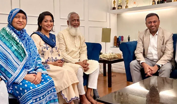 অভিনেত্রী বাঁধনের বাসায় পররাষ্ট্র প্রতিমন্ত্রী হুমায়ুন কবির