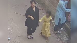 রাজধানীর শেওড়াপাড়ায় শিশু নিখোঁজ, সিসিটিভি ফুটেজে তরুণীর সঙ্গে যাওয়ার দৃশ্য